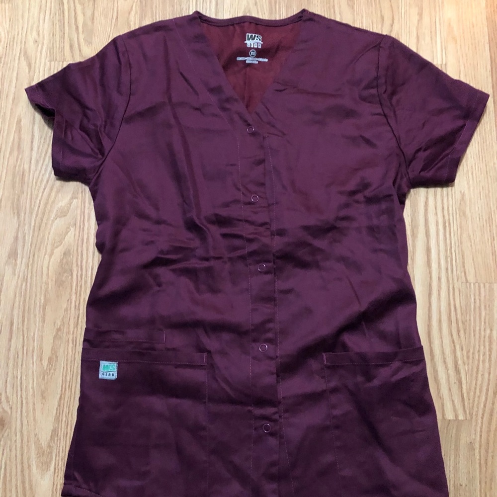 WS Gear Maroon XS scrub top New without tags